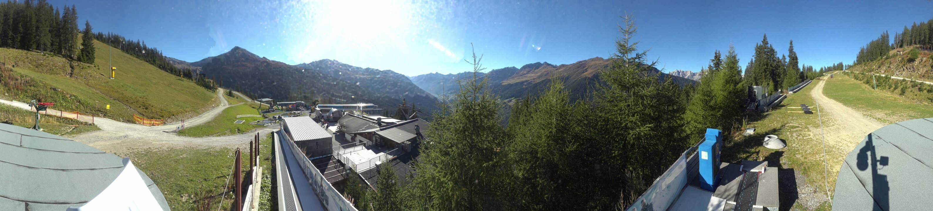 Archived image Webcam Bergbahnen See in Tyrol - Medrig Center