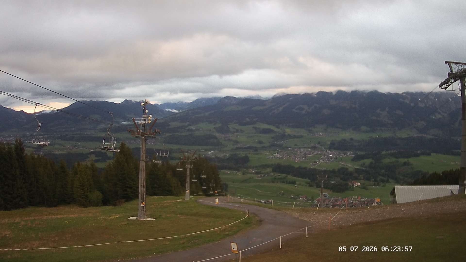 Archiv Foto Webcam Ausblick Mittelstation Hörnerbahn