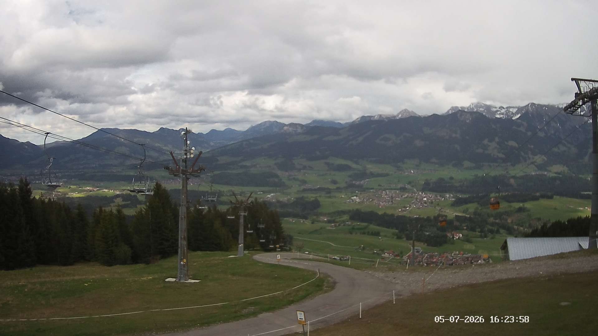 Archiv Foto Webcam Ausblick Mittelstation Hörnerbahn