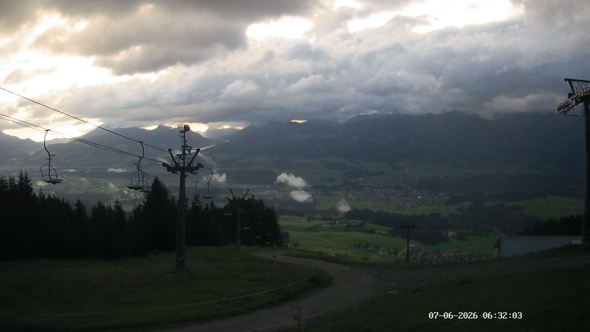 Archiv Foto Webcam Ausblick Mittelstation Hörnerbahn