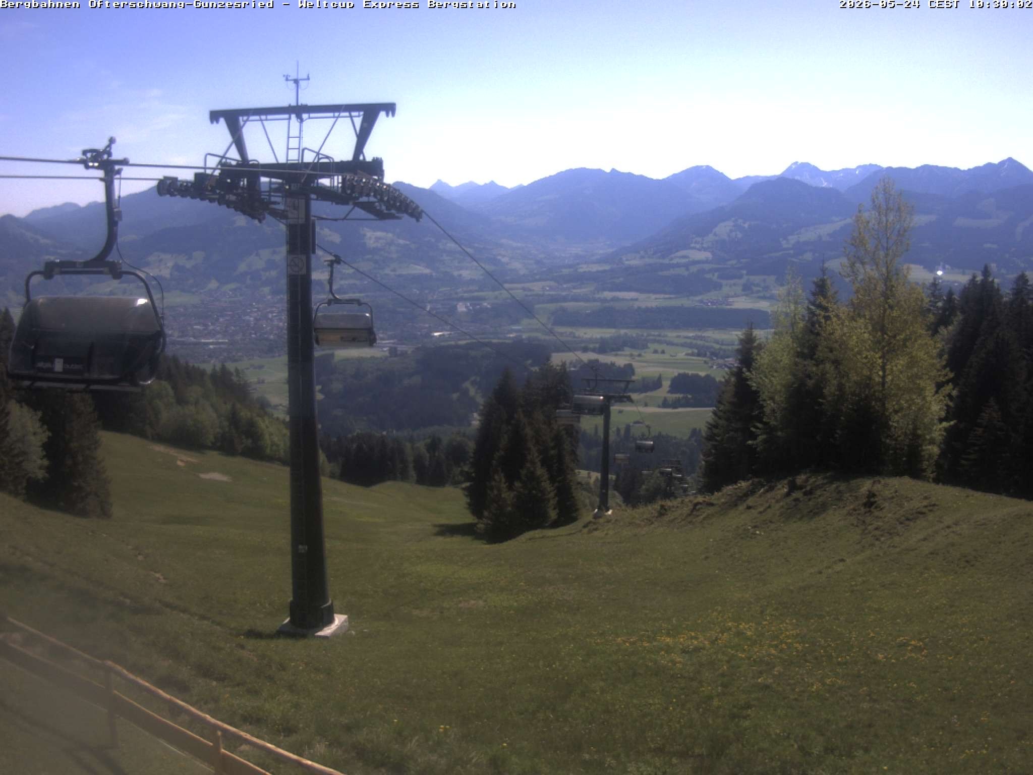 Archived image Webcam mountain station chairlift Weltcup Express