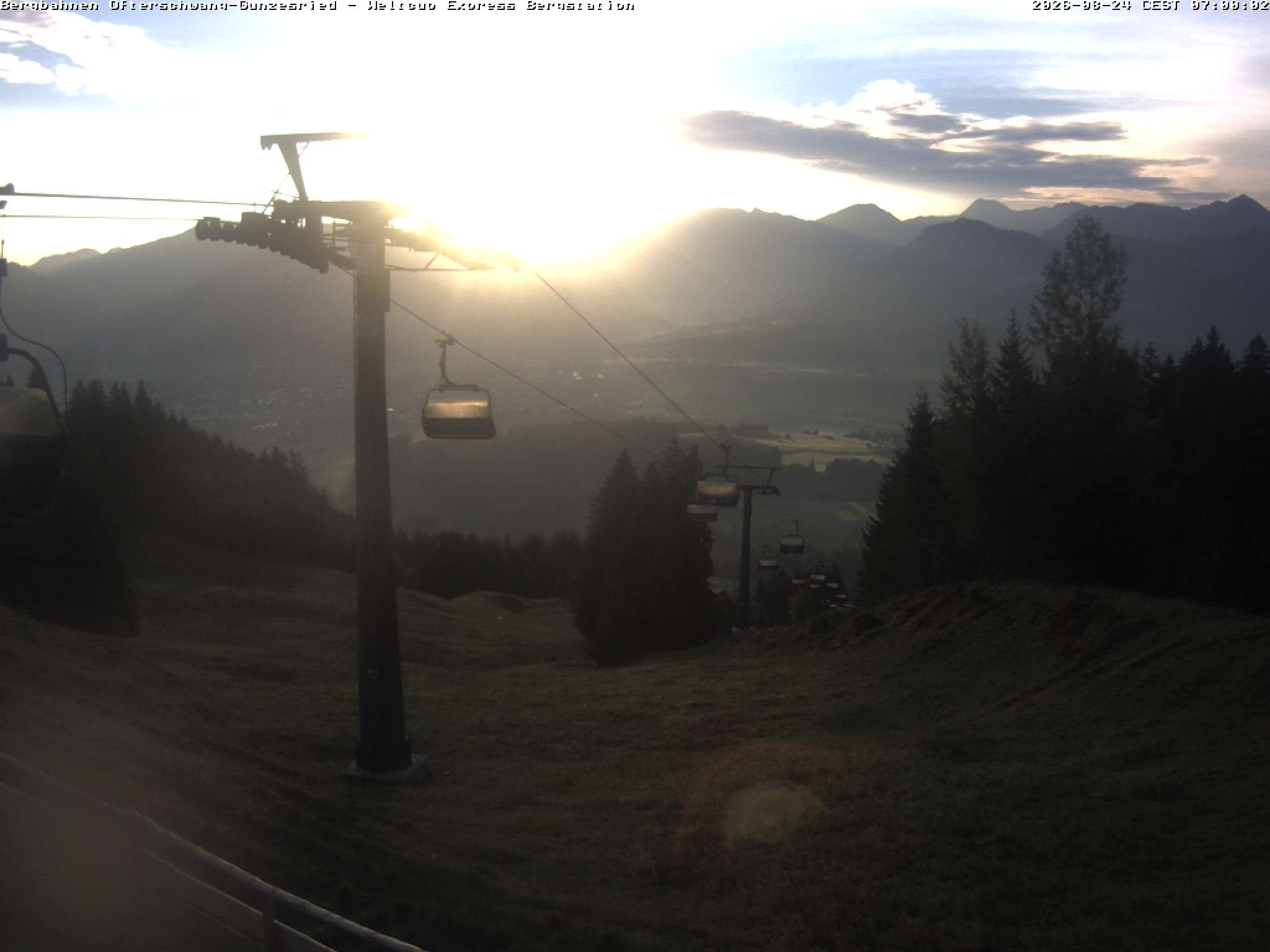 Archived image Webcam mountain station chairlift Weltcup Express