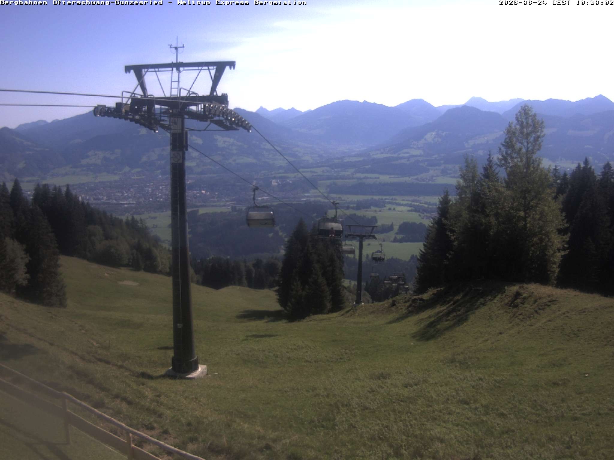 Archived image Webcam mountain station chairlift Weltcup Express