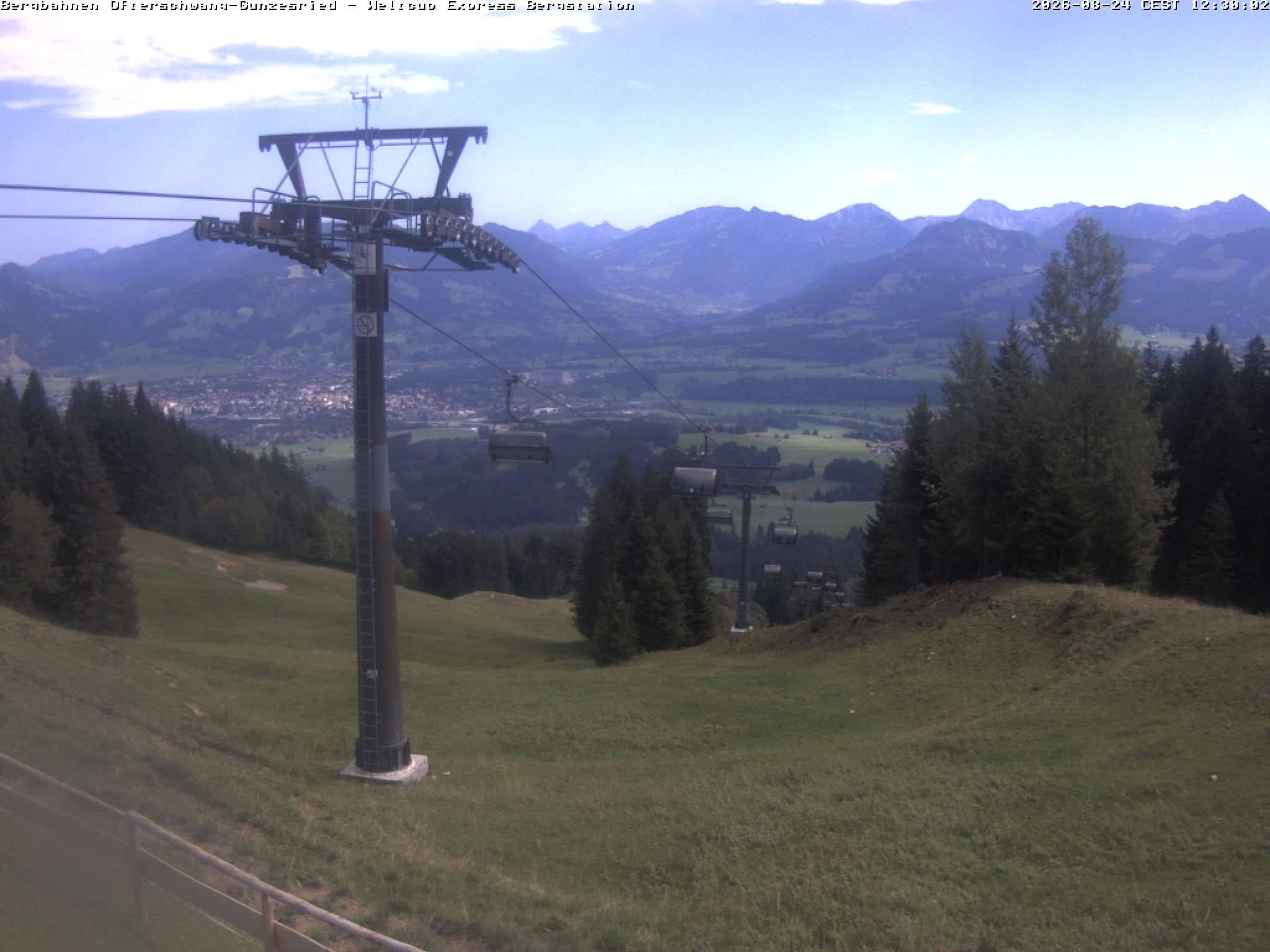 Archived image Webcam mountain station chairlift Weltcup Express