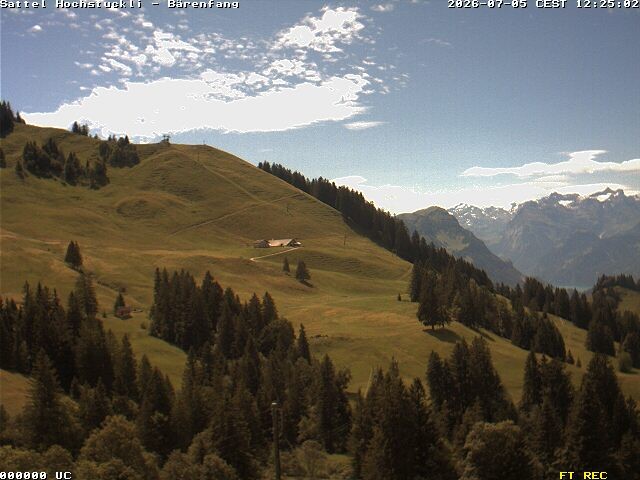 Archived image Webcam mountain restaurant Bärenfang, Hochstuckli Sattel