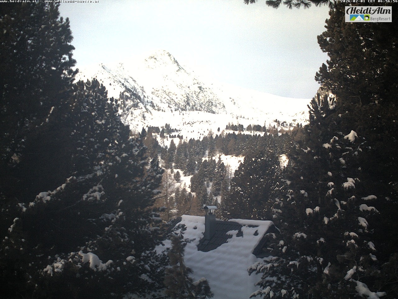 Archiv Foto Webcam Rödresnock (2310m, links), Sonntagstal (mitte) und Falkert Spitz (2308m, rechts)