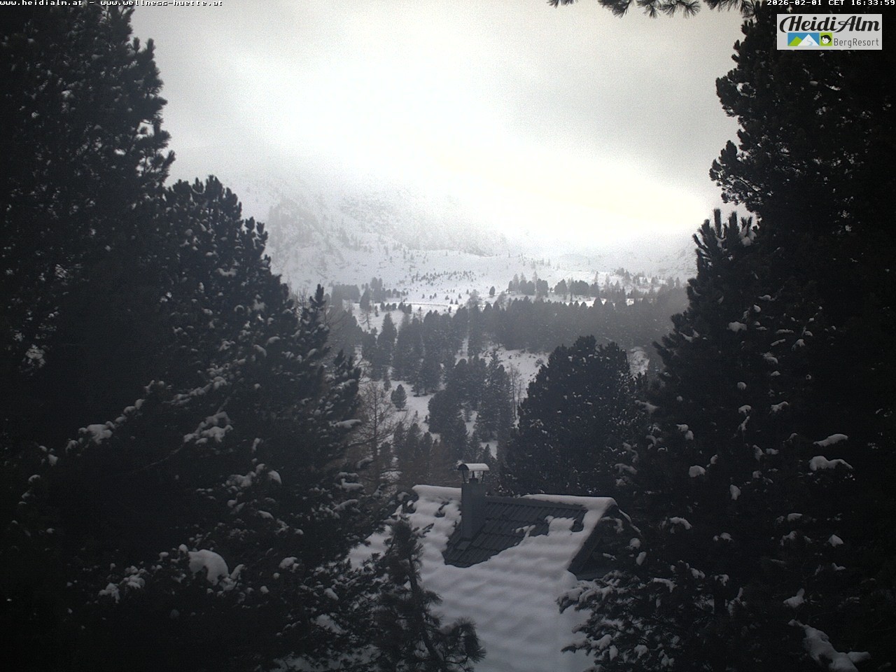 Archiv Foto Webcam Rödresnock (2310m, links), Sonntagstal (mitte) und Falkert Spitz (2308m, rechts)