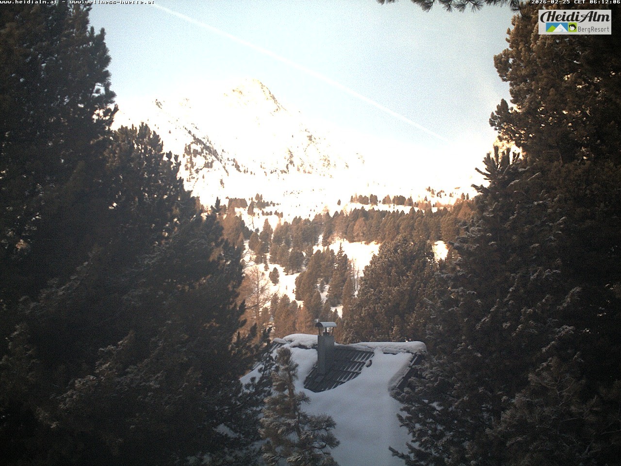 Archiv Foto Webcam Rödresnock (2310m, links), Sonntagstal (mitte) und Falkert Spitz (2308m, rechts)