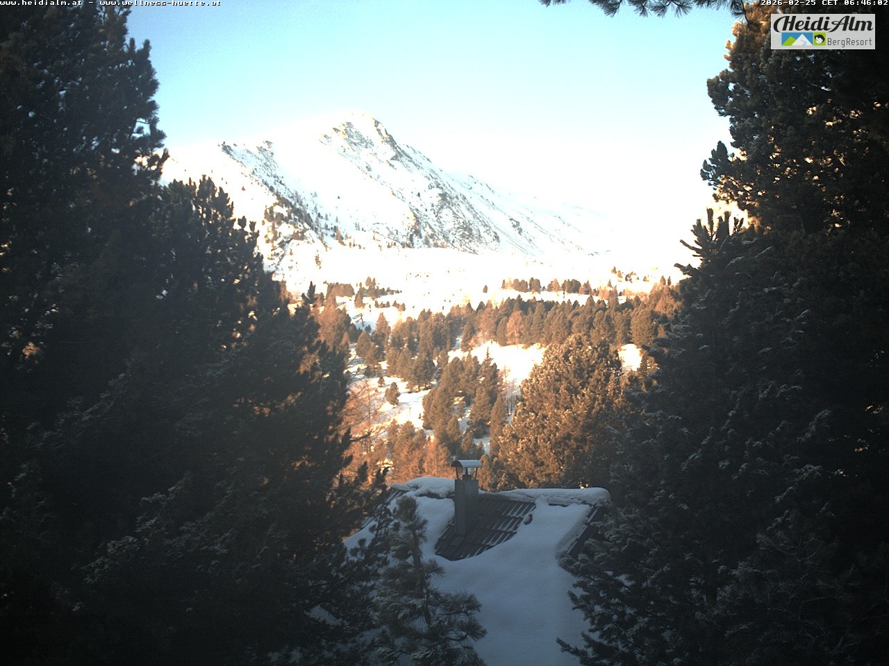 Archiv Foto Webcam Rödresnock (2310m, links), Sonntagstal (mitte) und Falkert Spitz (2308m, rechts)