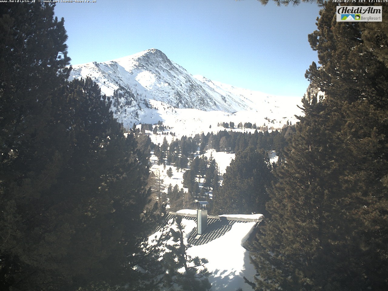 Archiv Foto Webcam Rödresnock (2310m, links), Sonntagstal (mitte) und Falkert Spitz (2308m, rechts)