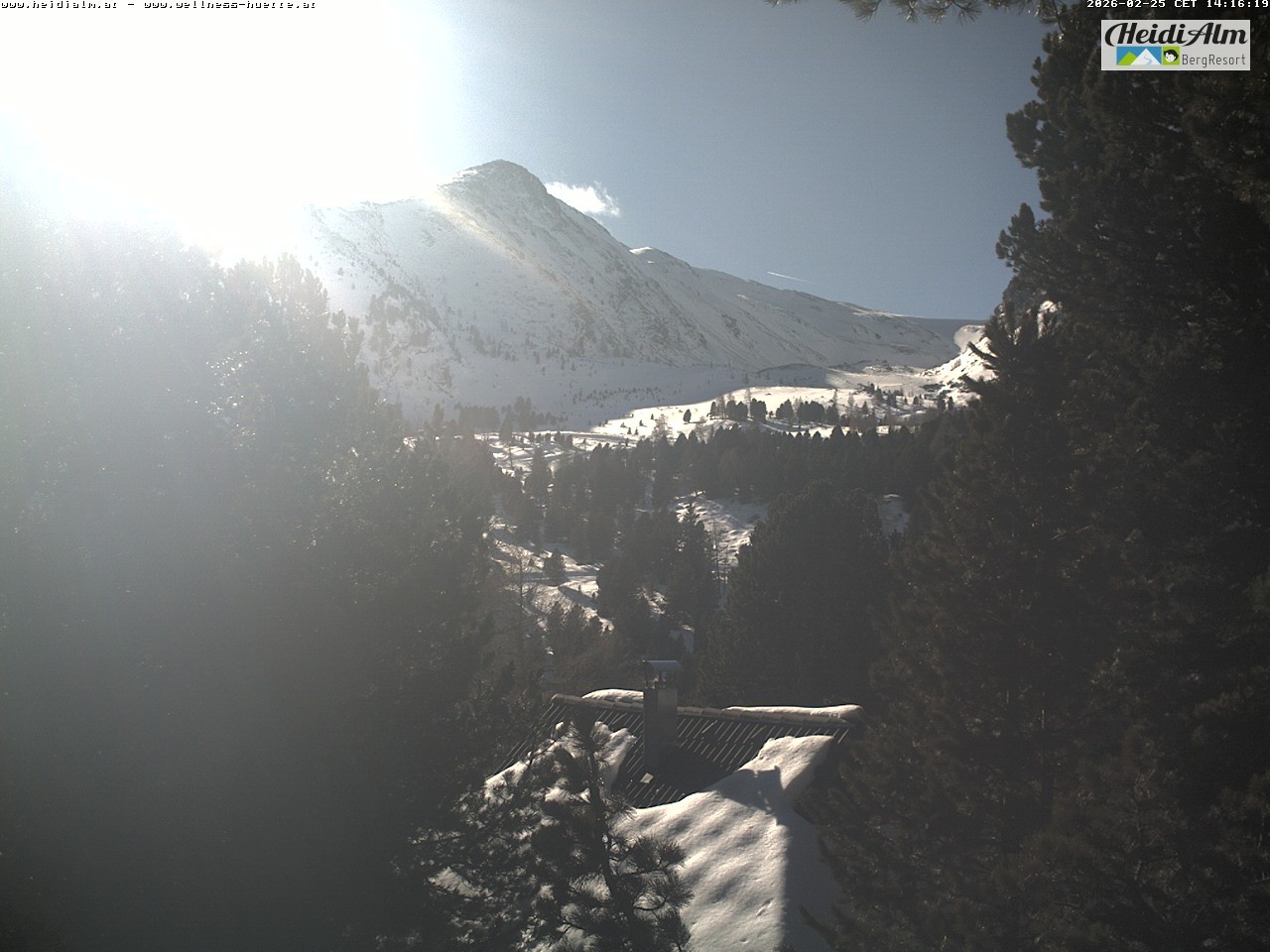 Archiv Foto Webcam Rödresnock (2310m, links), Sonntagstal (mitte) und Falkert Spitz (2308m, rechts)