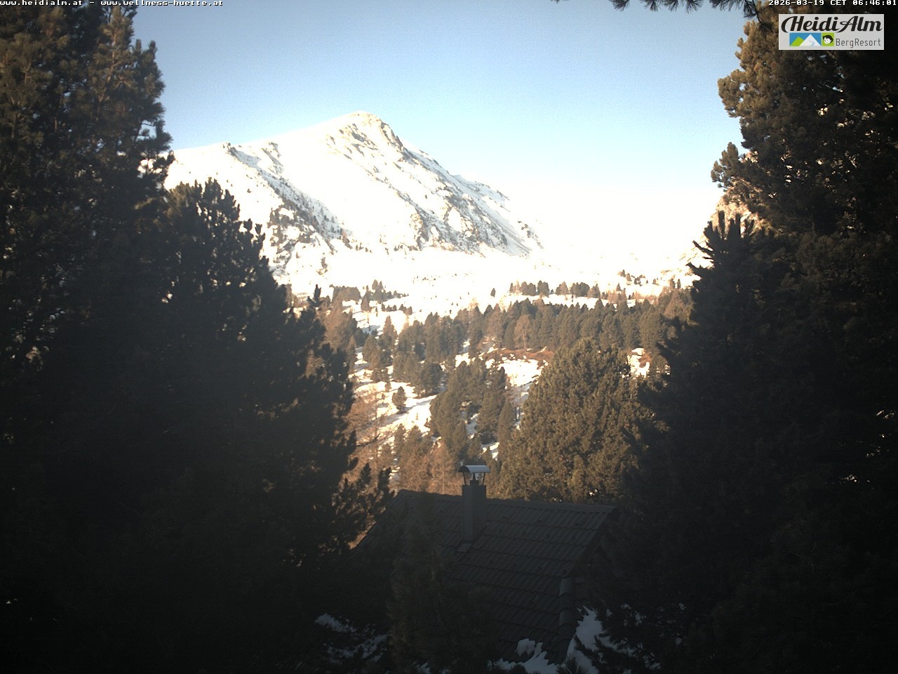 Archiv Foto Webcam Rödresnock (2310m, links), Sonntagstal (mitte) und Falkert Spitz (2308m, rechts)