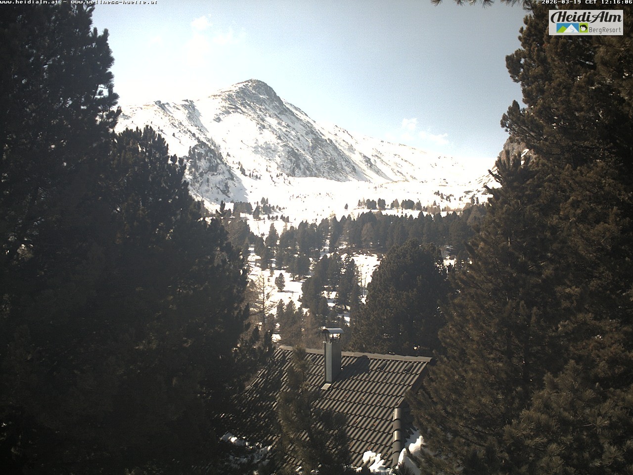 Archiv Foto Webcam Rödresnock (2310m, links), Sonntagstal (mitte) und Falkert Spitz (2308m, rechts)