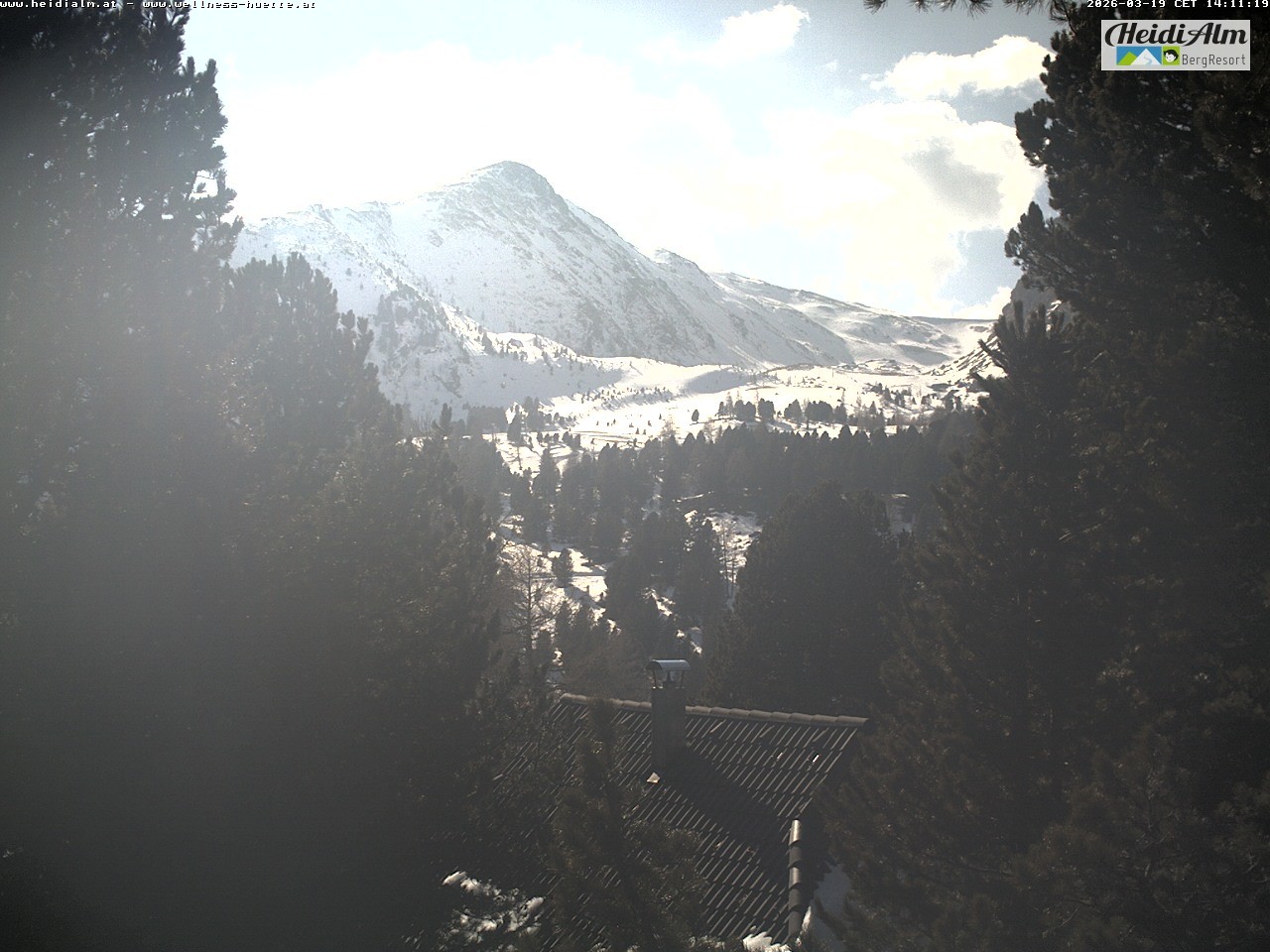 Archiv Foto Webcam Rödresnock (2310m, links), Sonntagstal (mitte) und Falkert Spitz (2308m, rechts)