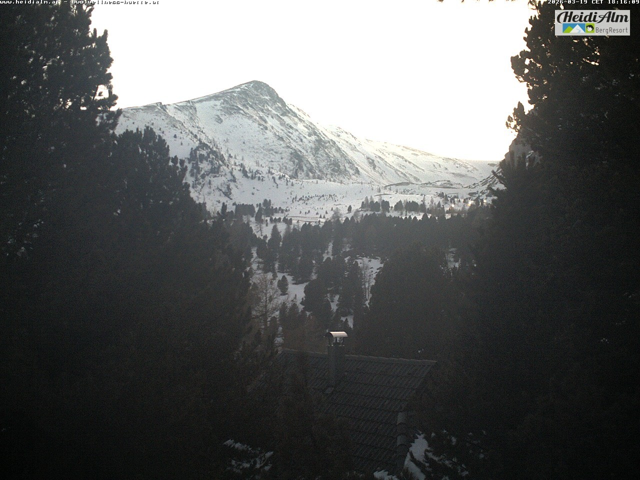 Archived image Webcam Rödresnock (2310m, left), Sonntagstal (middle) and Falkert Spitz (2308m, right)