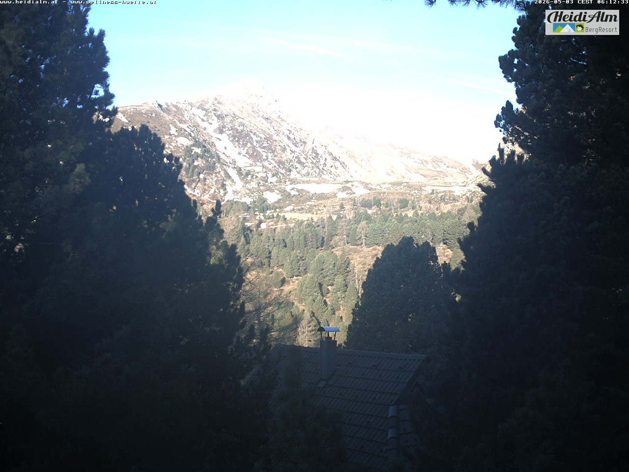 Archiv Foto Webcam Rödresnock (2310m, links), Sonntagstal (mitte) und Falkert Spitz (2308m, rechts)