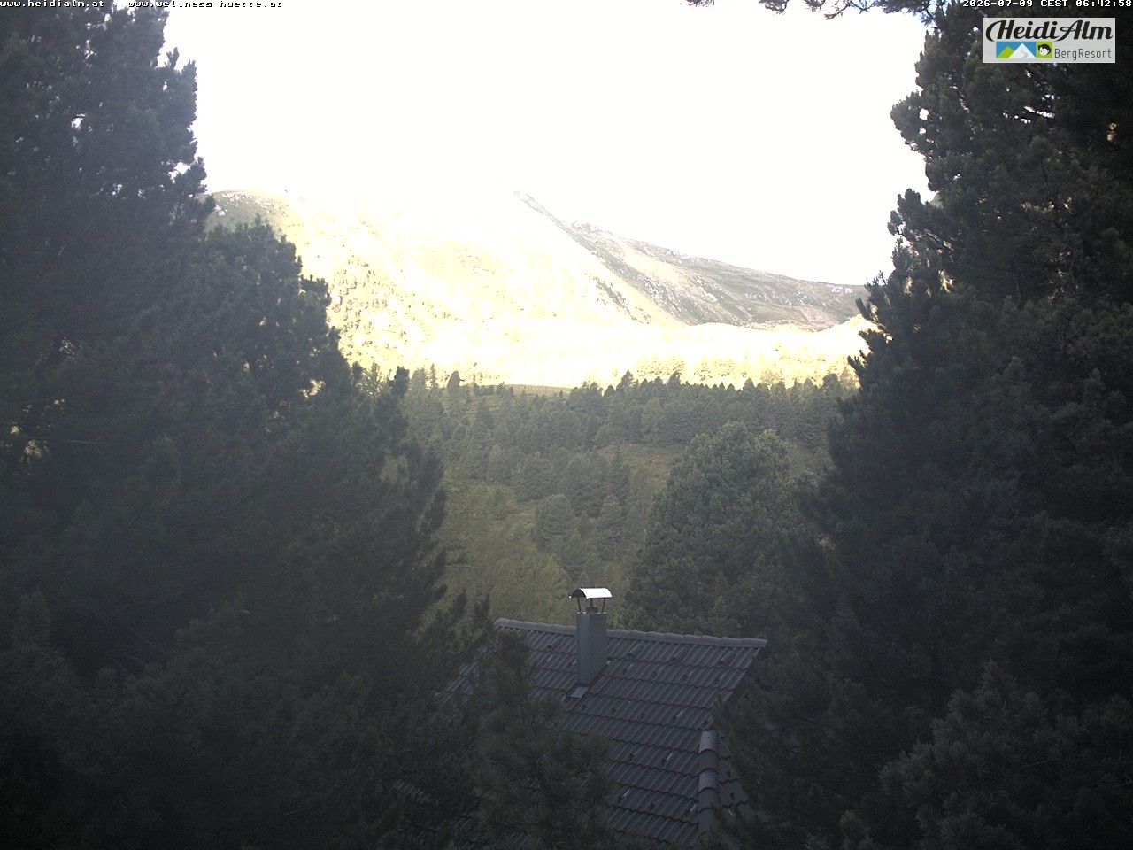 Archiv Foto Webcam Rödresnock (2310m, links), Sonntagstal (mitte) und Falkert Spitz (2308m, rechts)