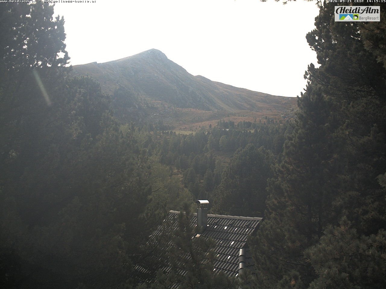 Archiv Foto Webcam Rödresnock (2310m, links), Sonntagstal (mitte) und Falkert Spitz (2308m, rechts)