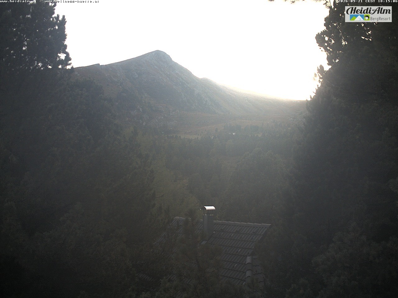 Archiv Foto Webcam Rödresnock (2310m, links), Sonntagstal (mitte) und Falkert Spitz (2308m, rechts)