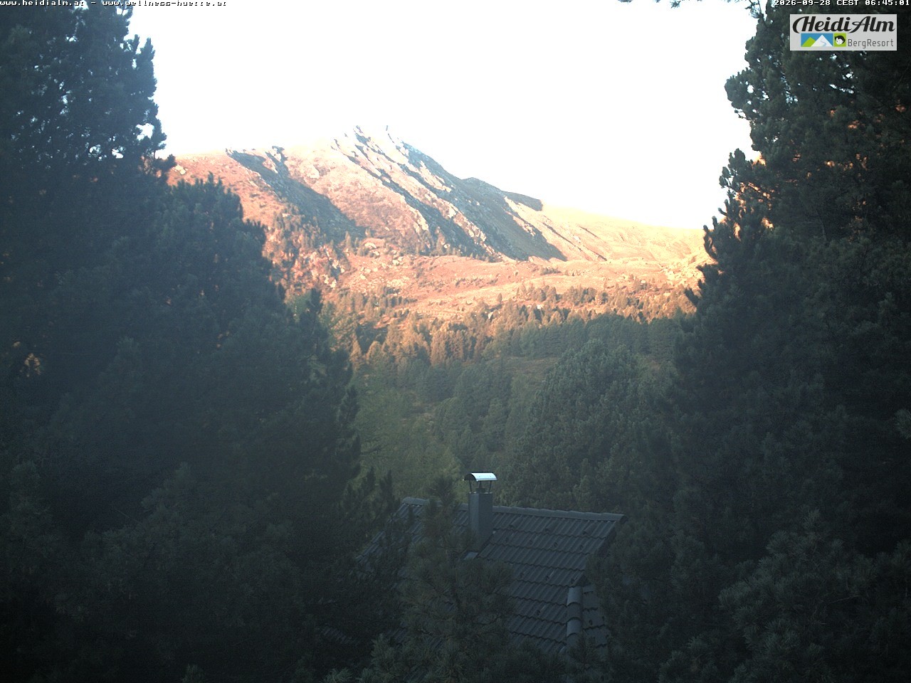 Archiv Foto Webcam Rödresnock (2310m, links), Sonntagstal (mitte) und Falkert Spitz (2308m, rechts)