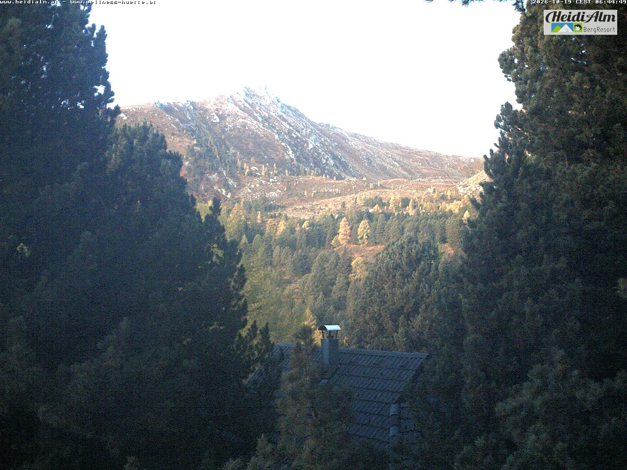 Archiv Foto Webcam Rödresnock (2310m, links), Sonntagstal (mitte) und Falkert Spitz (2308m, rechts)