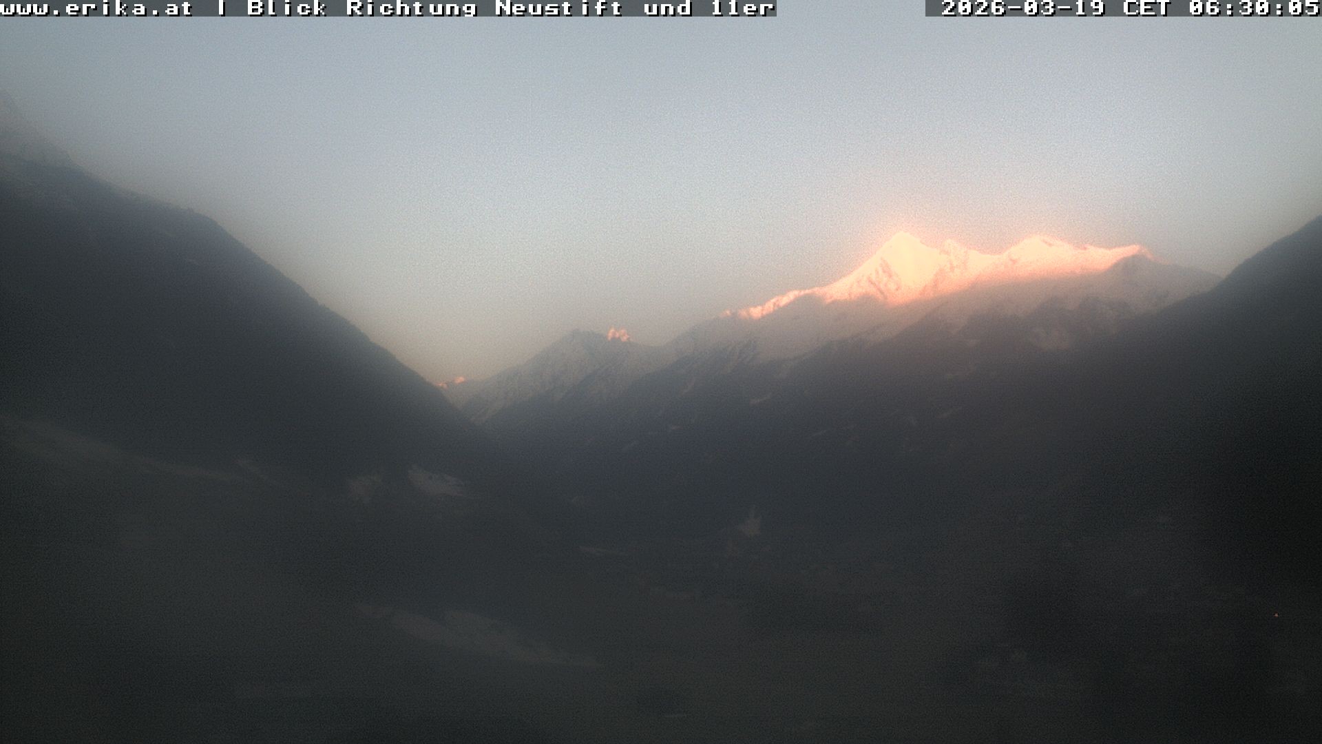 Archived image Webcam Neustift: View of the Stubai Glacier