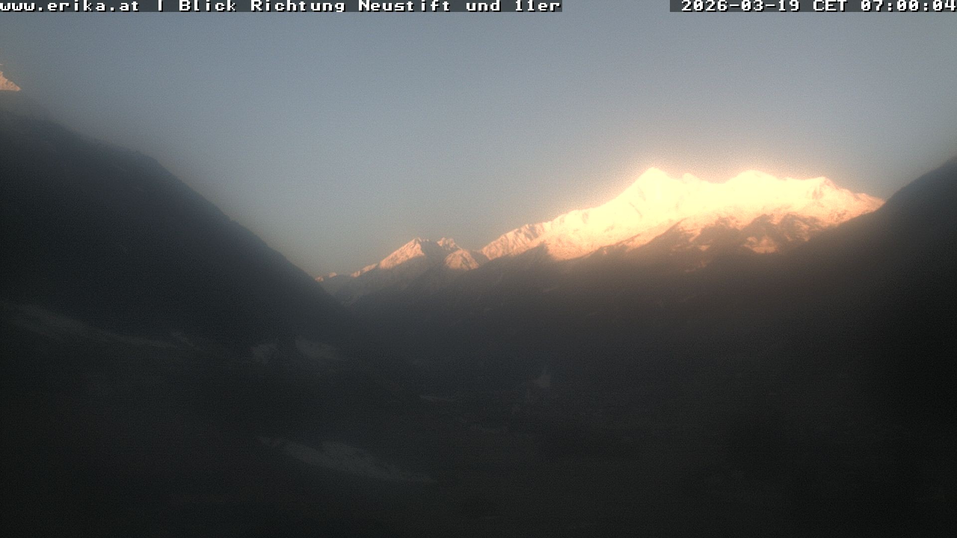 Archived image Webcam Neustift: View of the Stubai Glacier
