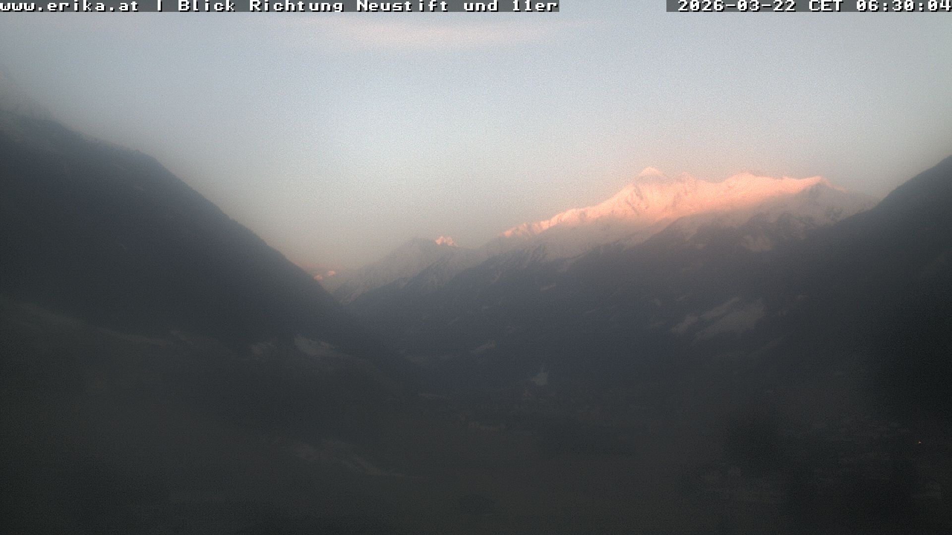 Archived image Webcam Neustift: View of the Stubai Glacier