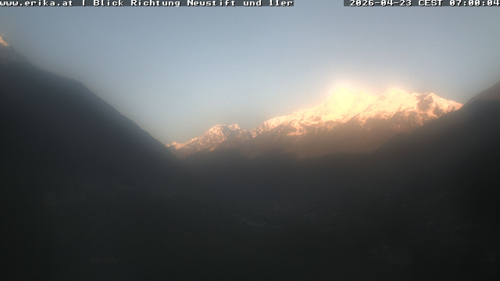 Archived image Webcam Neustift: View of the Stubai Glacier