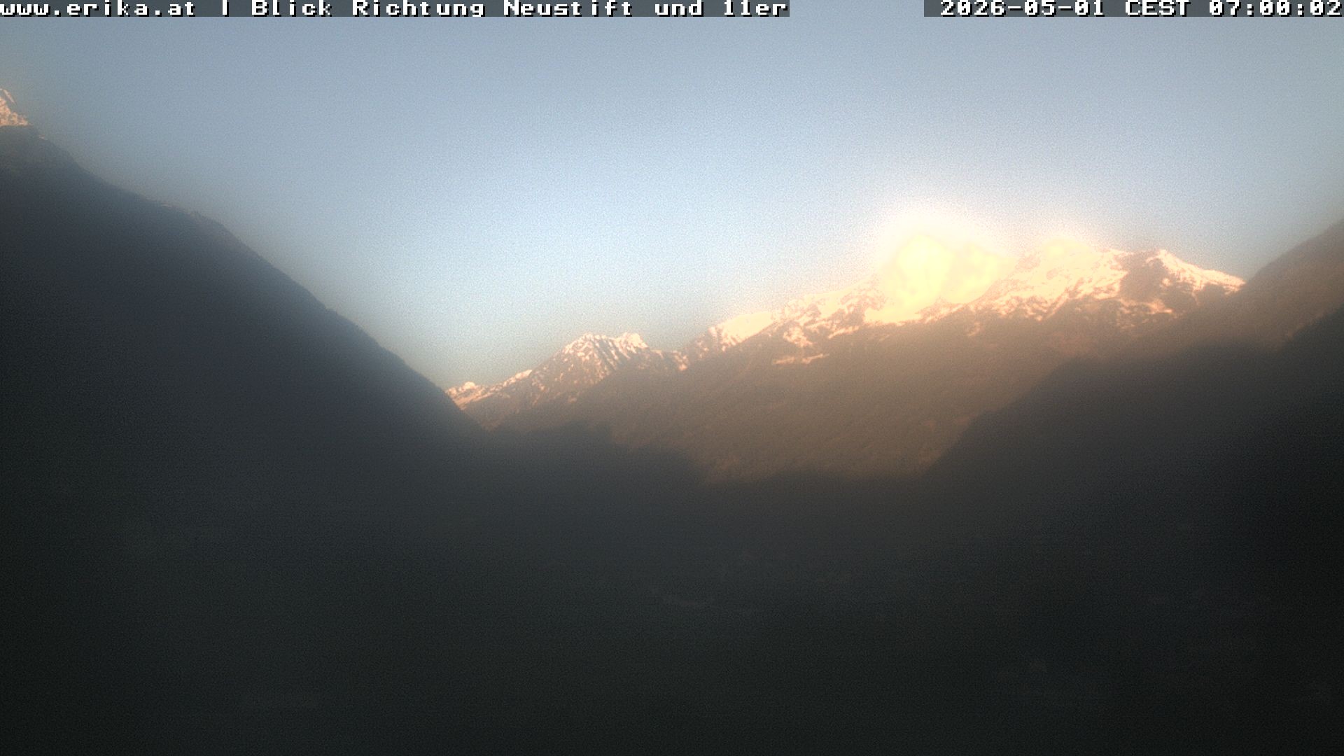 Archived image Webcam Neustift: View of the Stubai Glacier