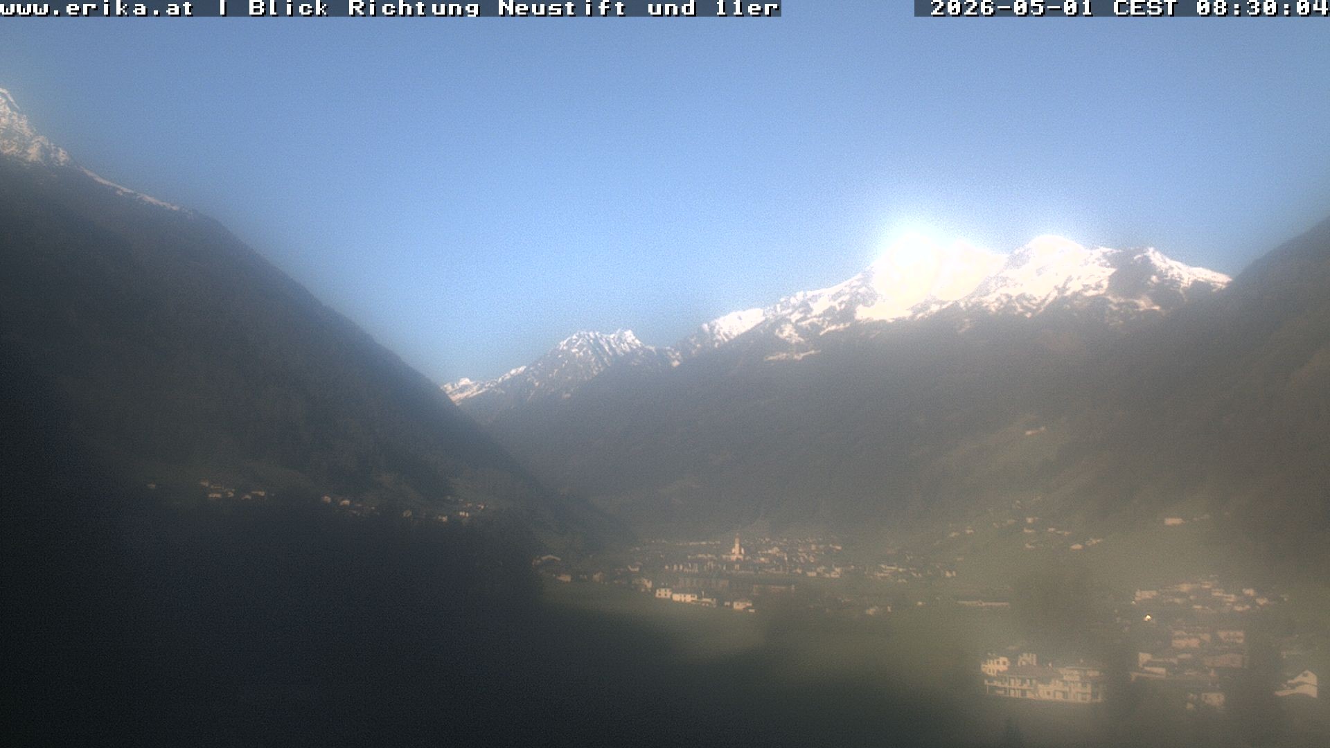 Archived image Webcam Neustift: View of the Stubai Glacier