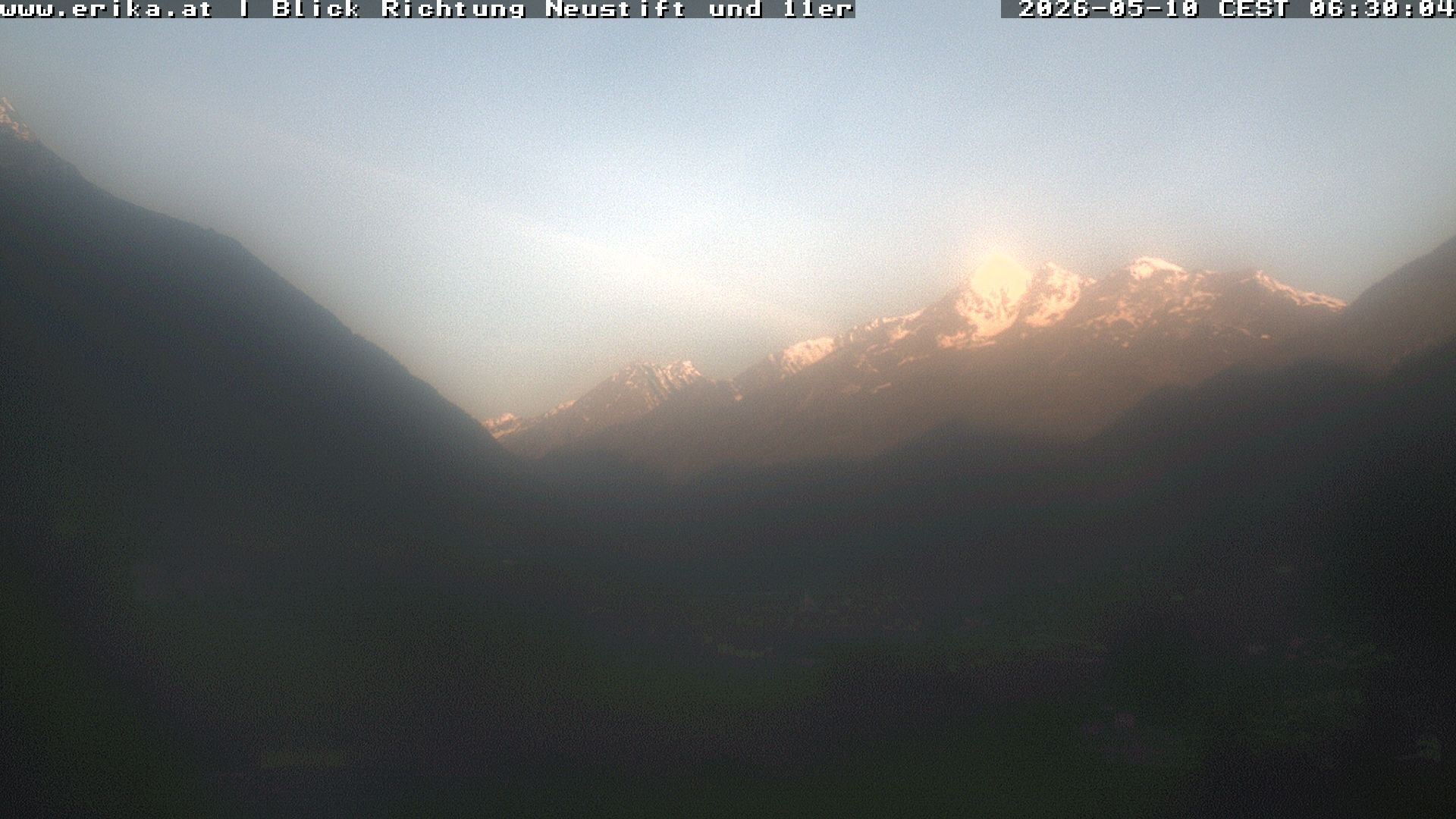 Archived image Webcam Neustift: View of the Stubai Glacier