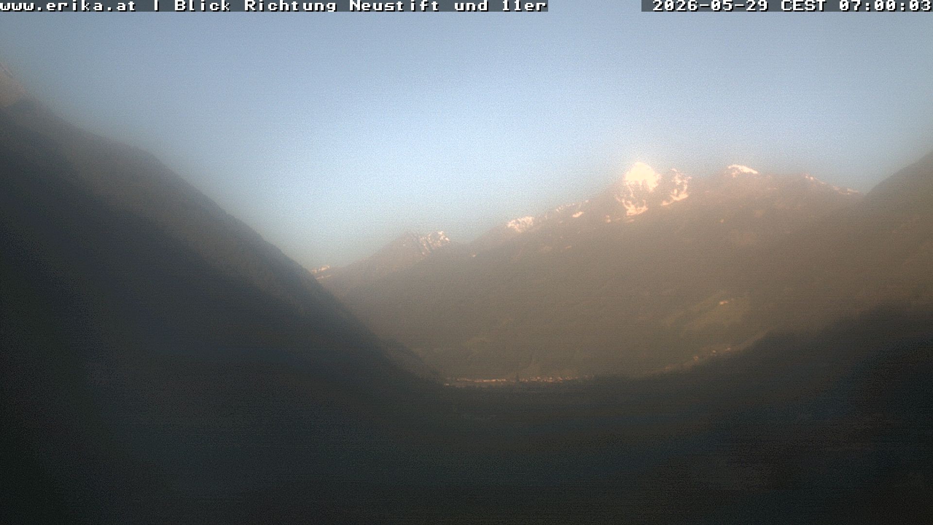 Archived image Webcam Neustift: View of the Stubai Glacier
