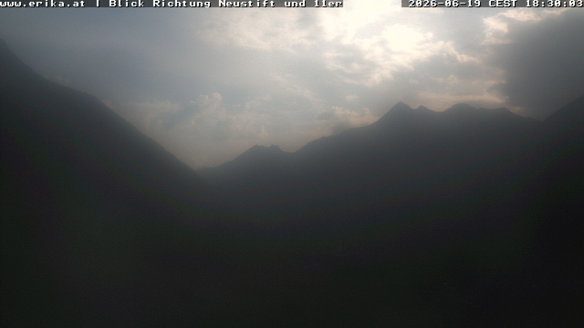 Archived image Webcam Neustift: View of the Stubai Glacier
