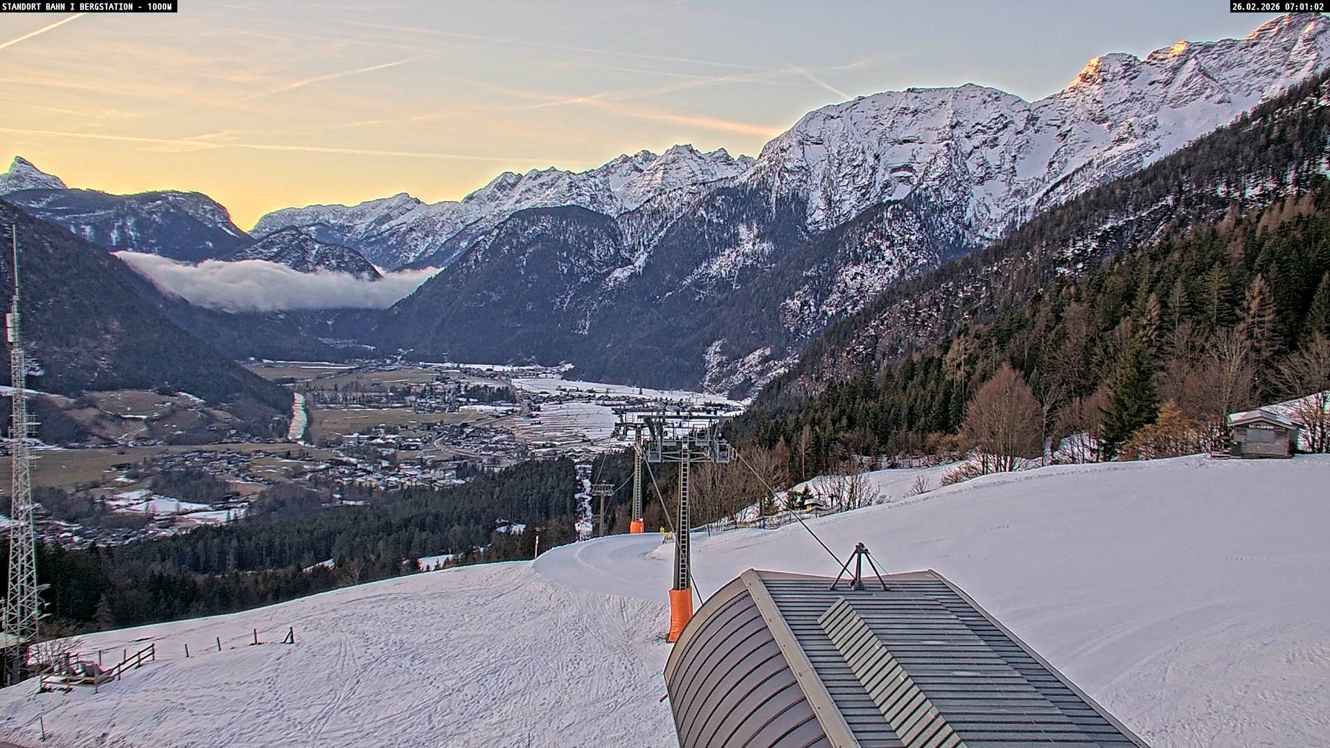 Archived image Webcam Mountain station Almbahn I