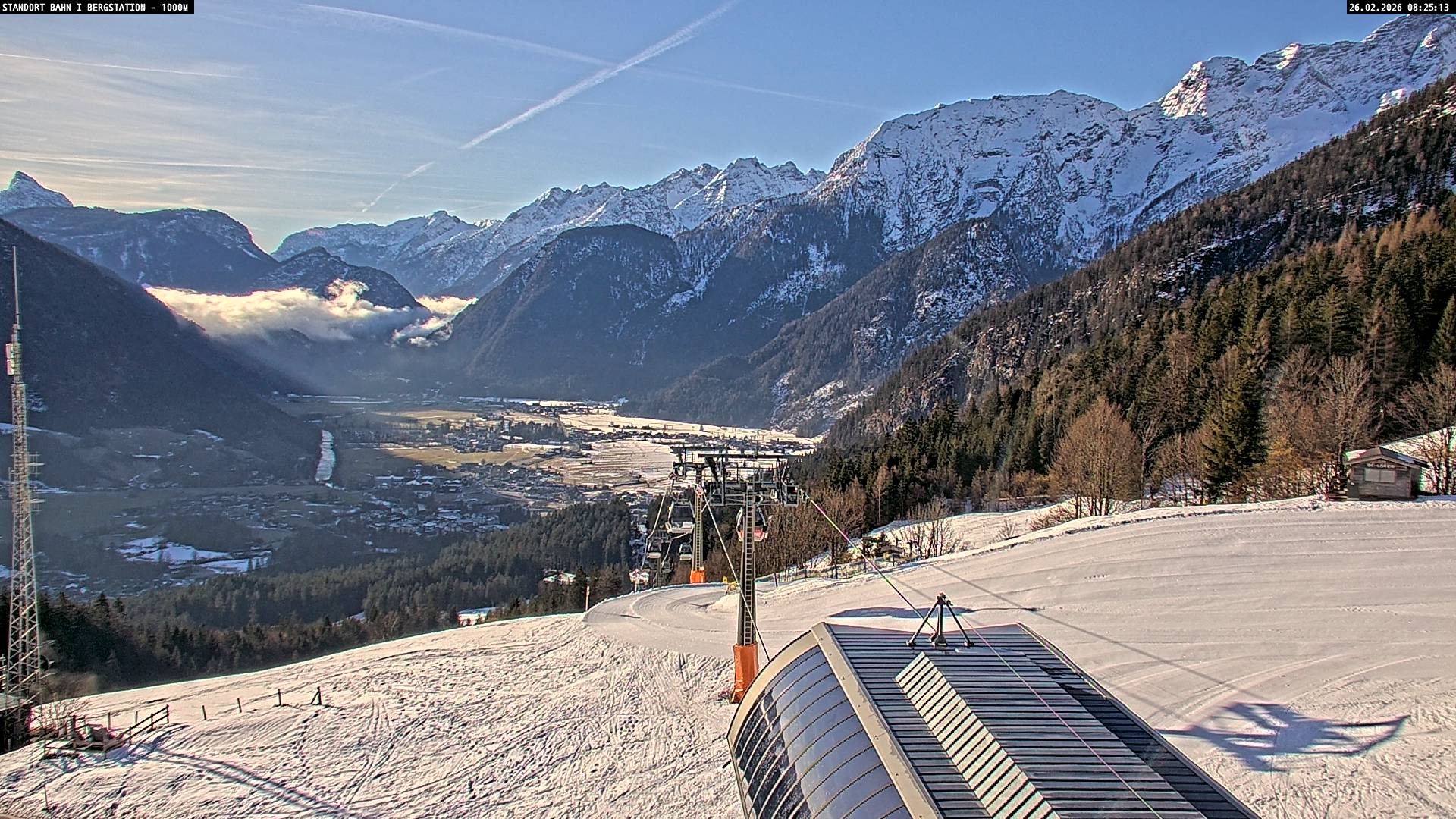 Archived image Webcam Mountain station Almbahn I