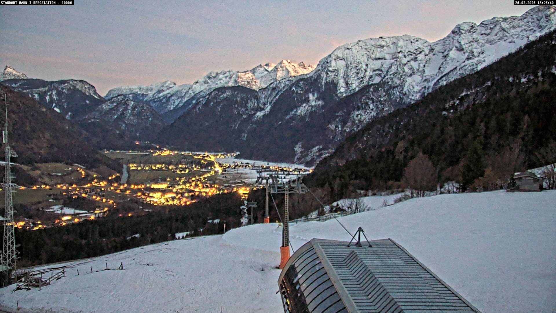 Archived image Webcam Mountain station Almbahn I