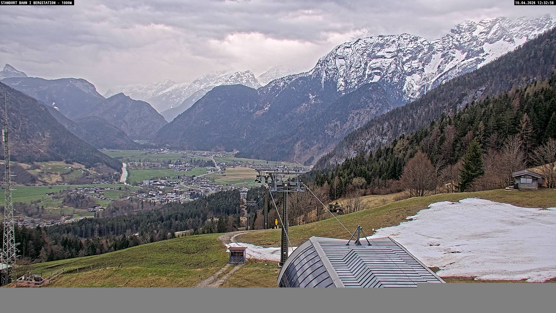 Archived image Webcam Mountain station Almbahn I