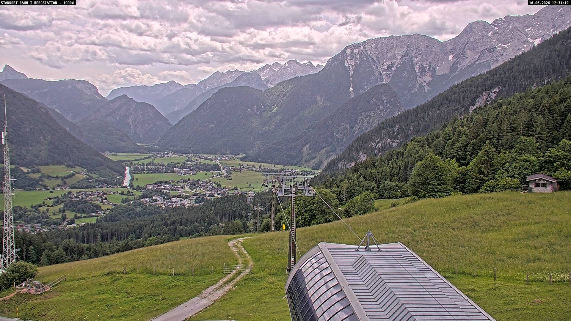Archived image Webcam Mountain station Almbahn I