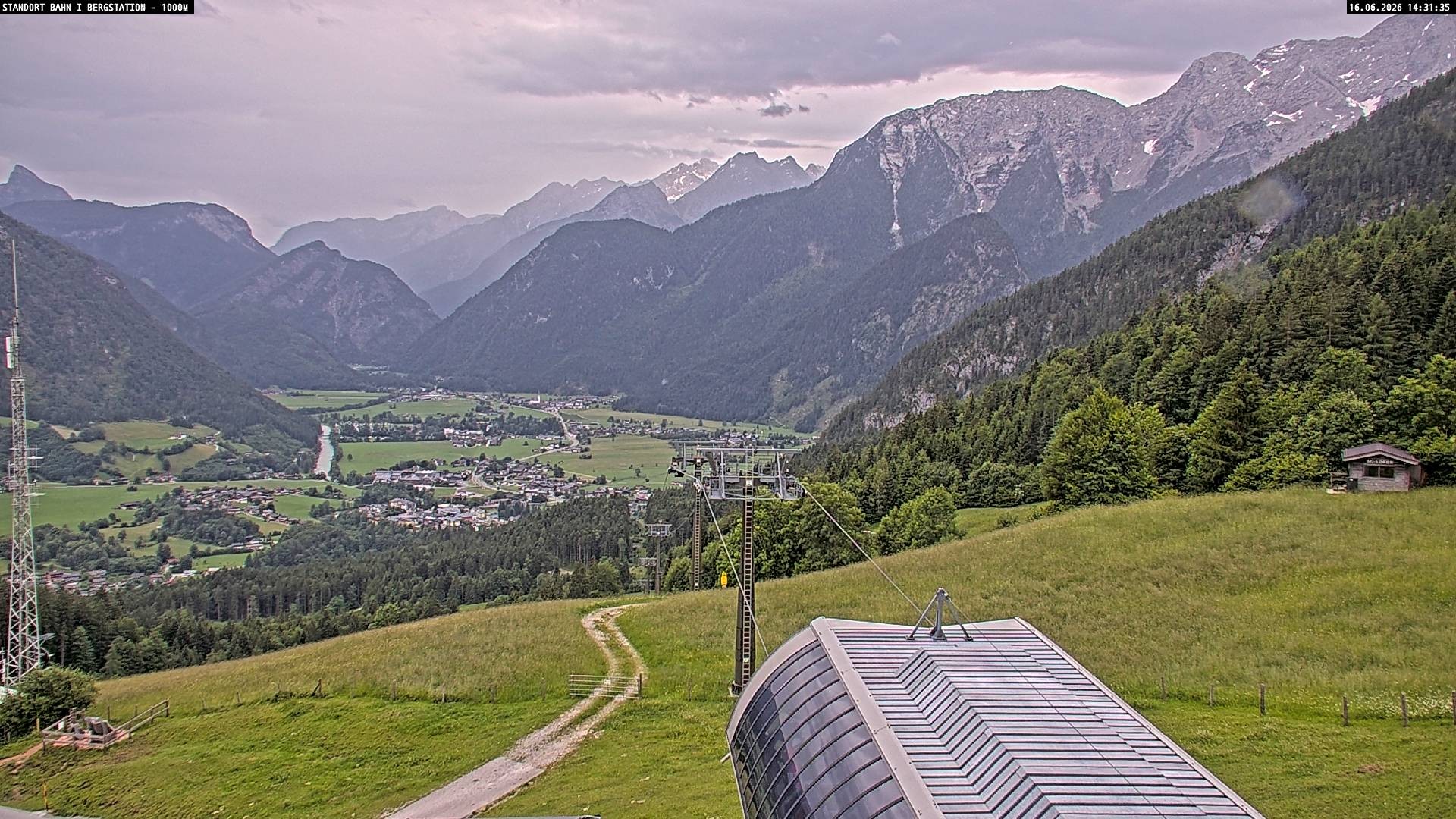 Archived image Webcam Mountain station Almbahn I