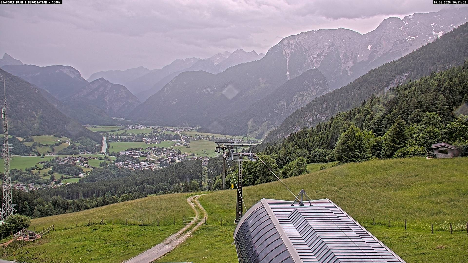Archived image Webcam Mountain station Almbahn I