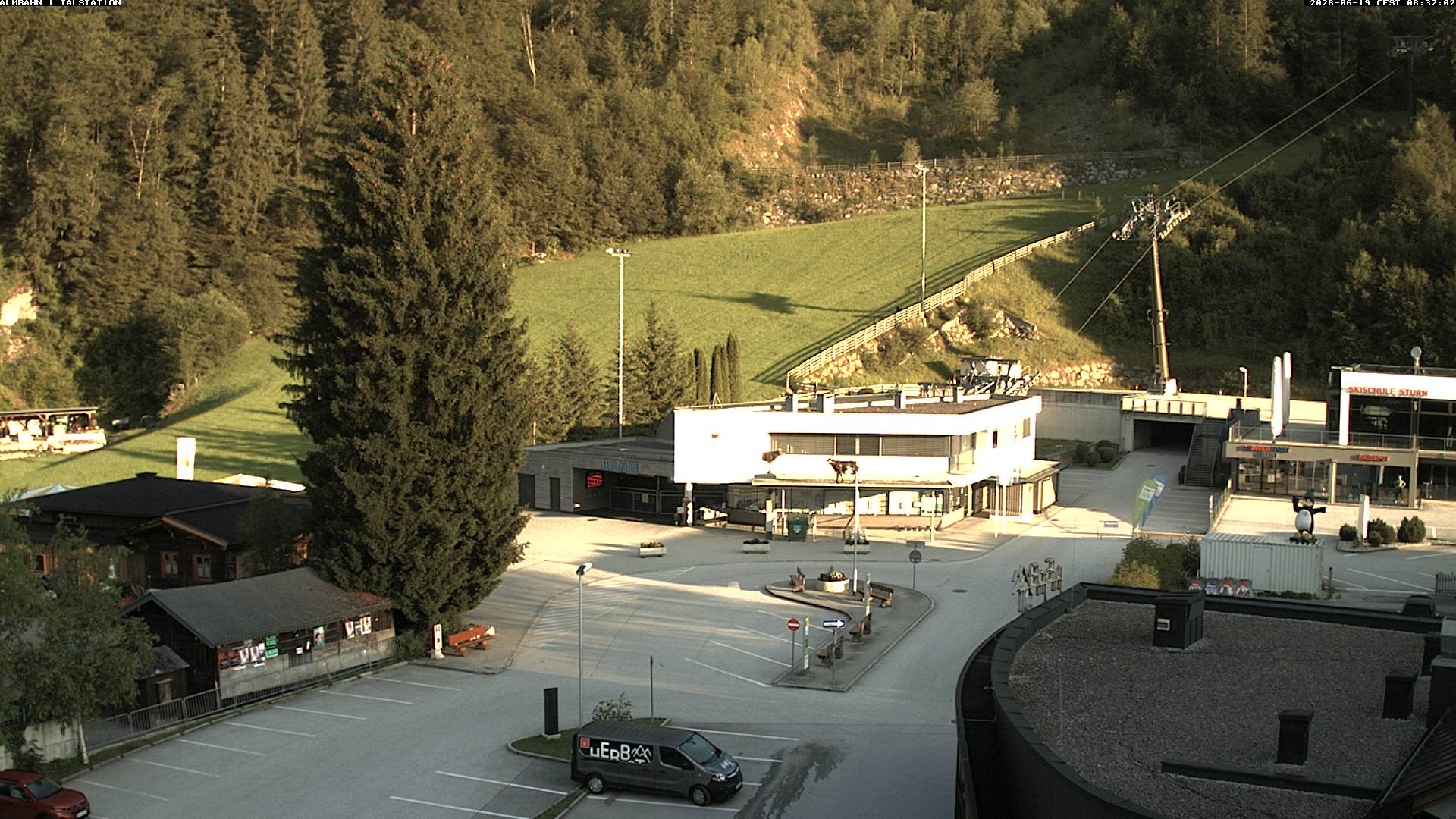 Archiv Foto Webcam Lofereralmbahn 1 - Talstation