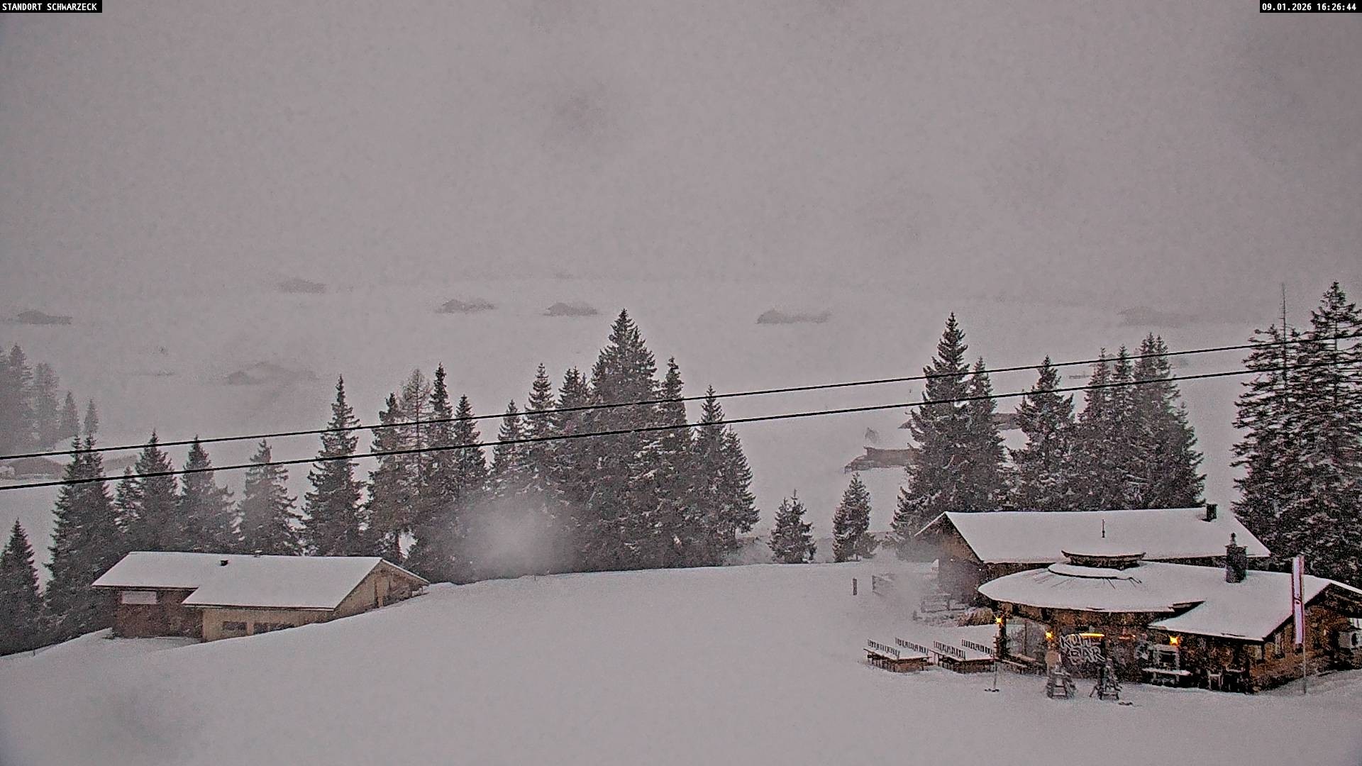 Archived image Webcam Almenwelt Lofer: hiking trail and cross country skiing trail