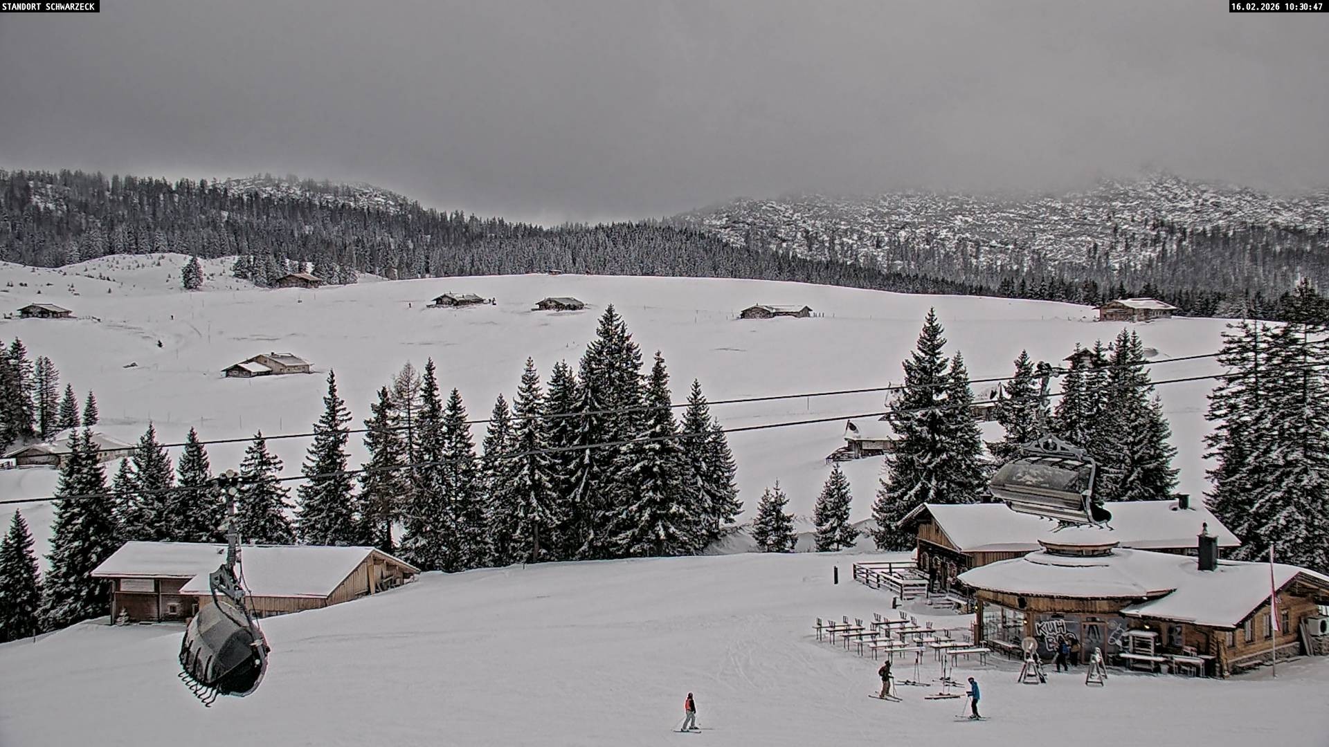 Archived image Webcam Almenwelt Lofer: hiking trail and cross country skiing trail