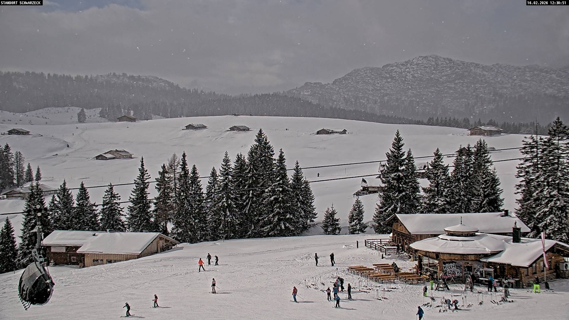 Archived image Webcam Almenwelt Lofer: hiking trail and cross country skiing trail