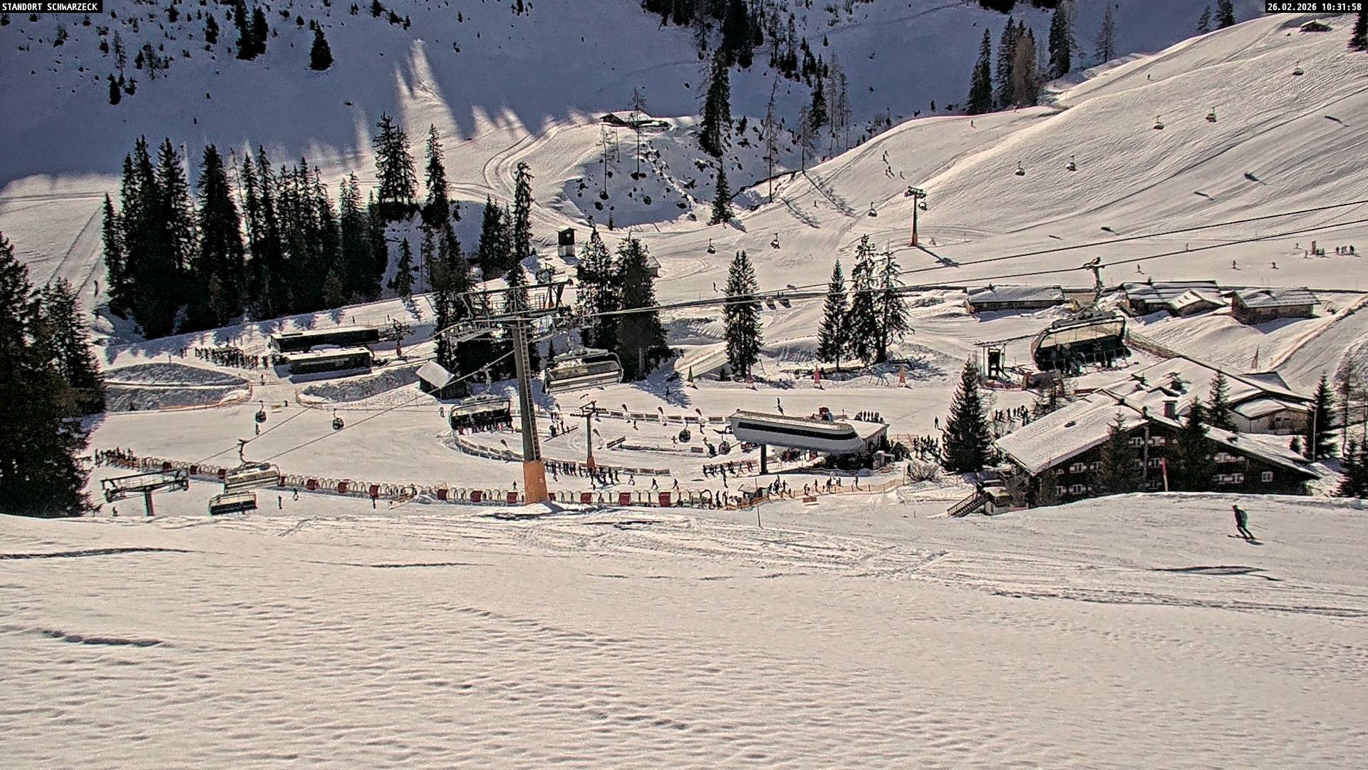 Archived image Webcam Almenwelt Lofer: hiking trail and cross country skiing trail