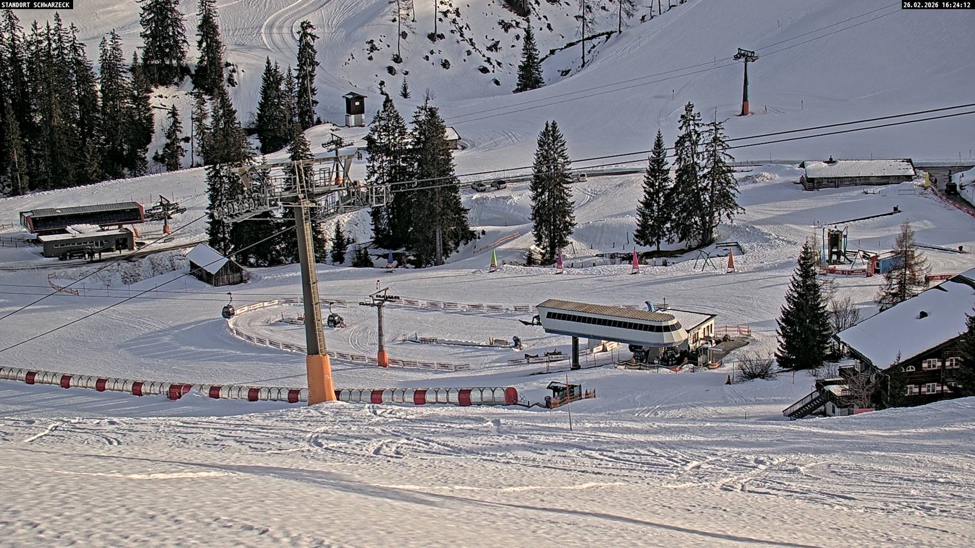 Archived image Webcam Almenwelt Lofer: hiking trail and cross country skiing trail