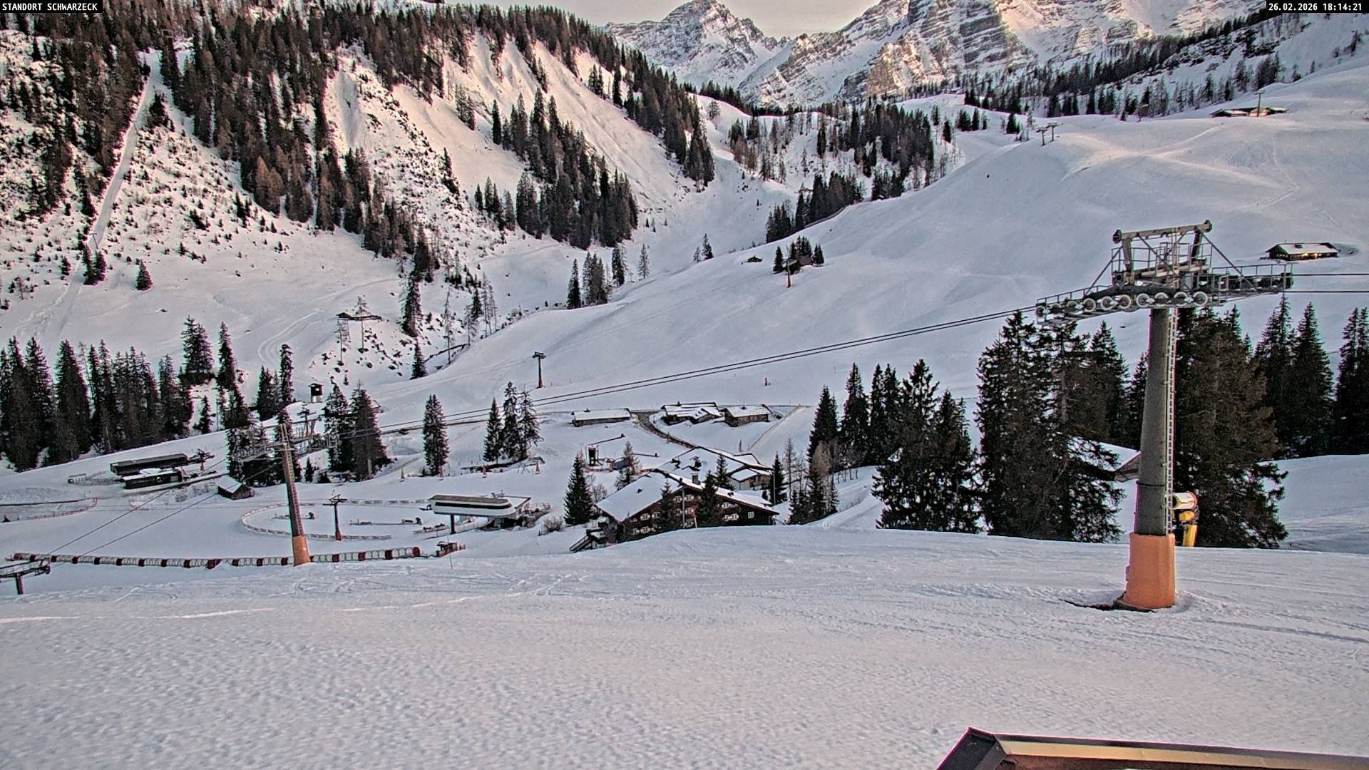 Archived image Webcam Almenwelt Lofer: hiking trail and cross country skiing trail