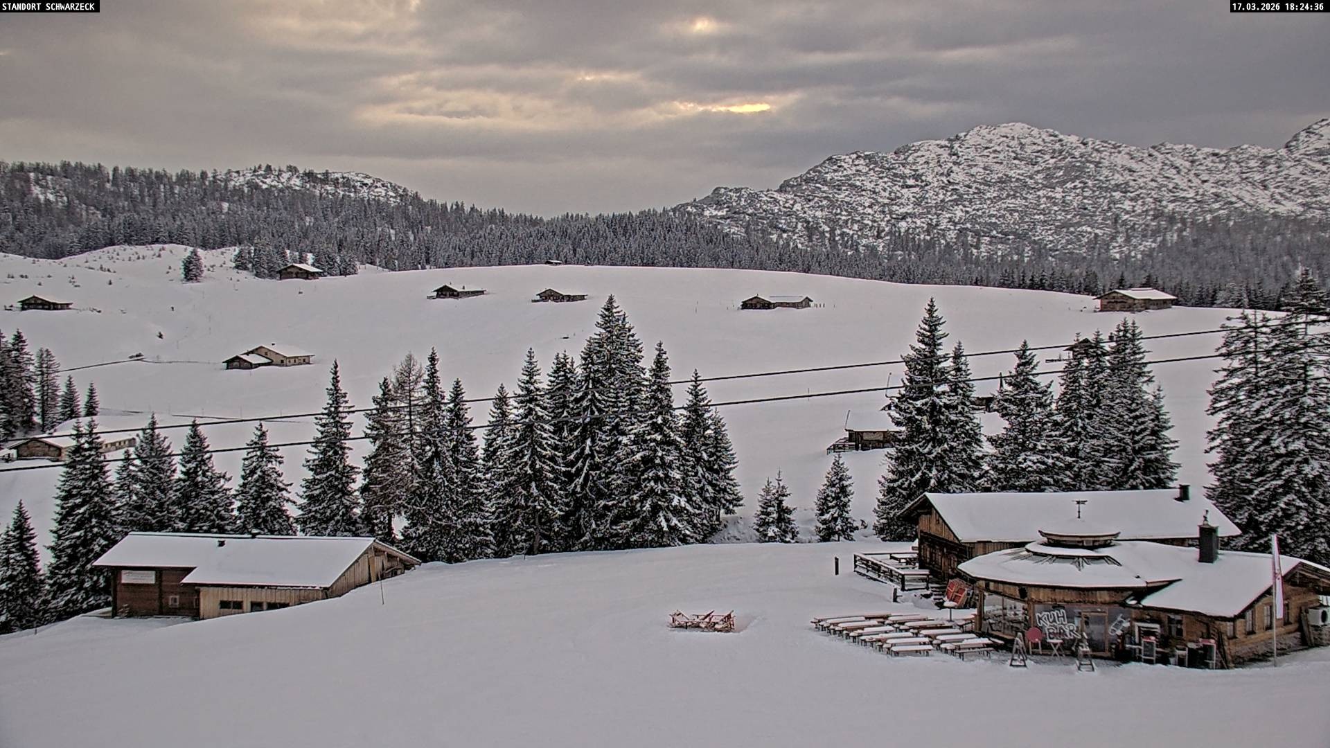 Archived image Webcam Almenwelt Lofer: hiking trail and cross country skiing trail