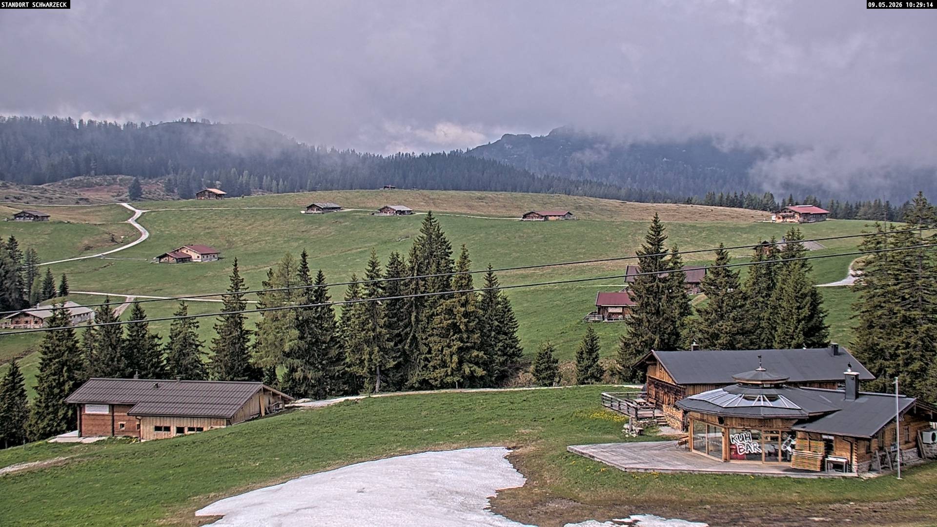 Archived image Webcam Almenwelt Lofer: hiking trail and cross country skiing trail